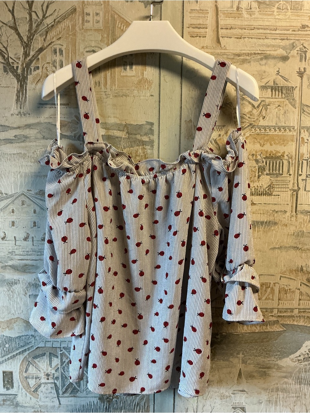 Twing & String Off-Shoulder ladybug Print Top